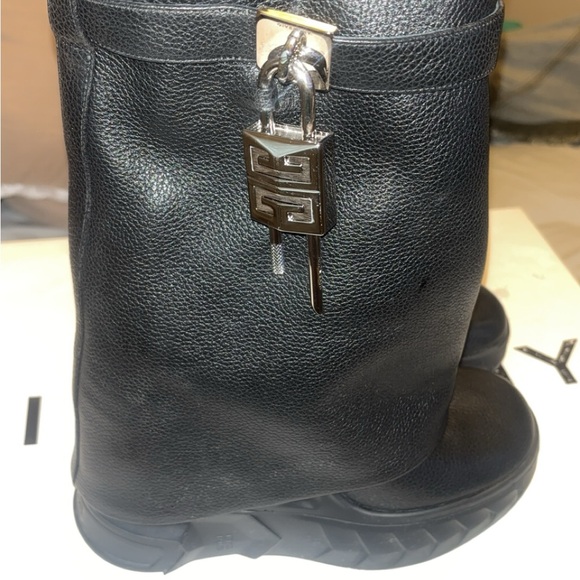 Givenchy boots size 36 only wore twice - Picture 4 of 6